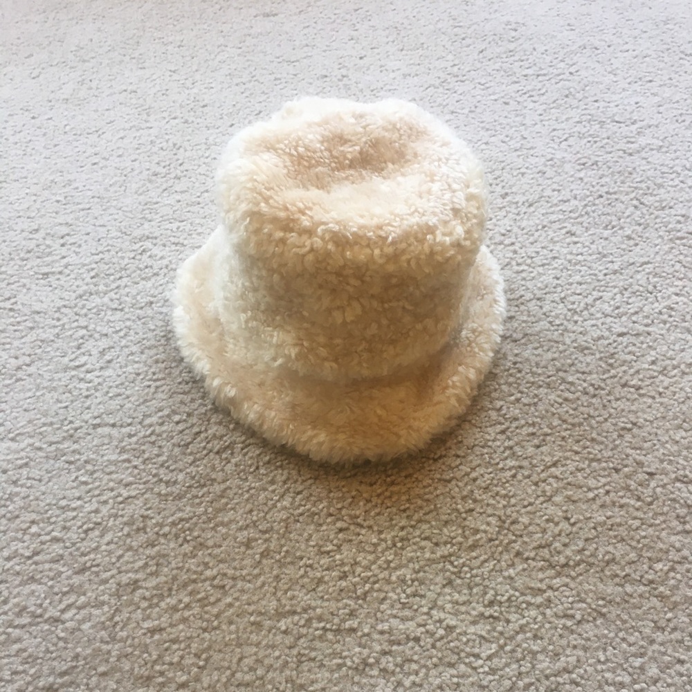 Y2K Gap Vintage Fur Bucket Hat